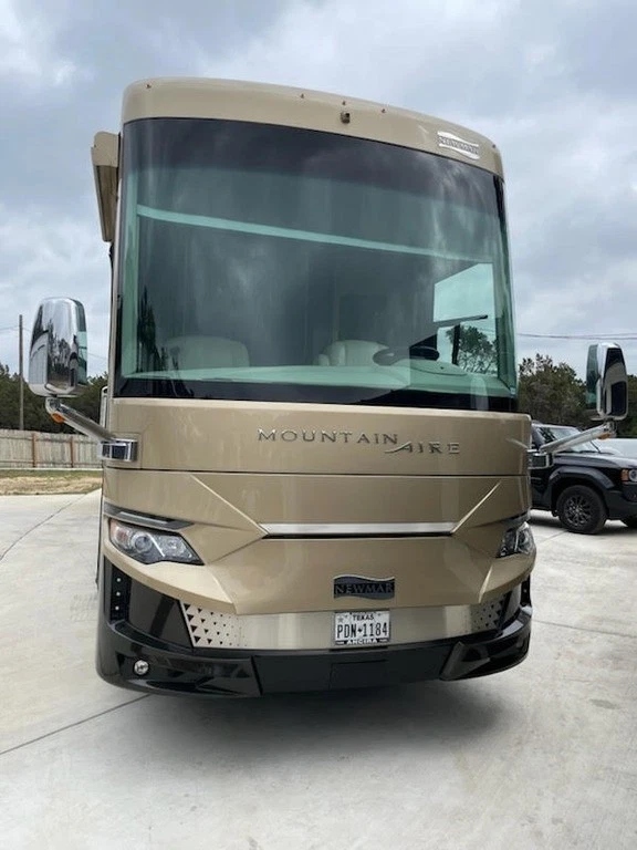 2020 Newmar Mountain Aire 4543 Class A - Image 2