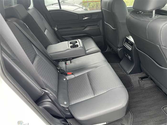 2024 Toyota Land Cruiser  250 VX / ALL LEATHER / SUN ROOF - Image 22