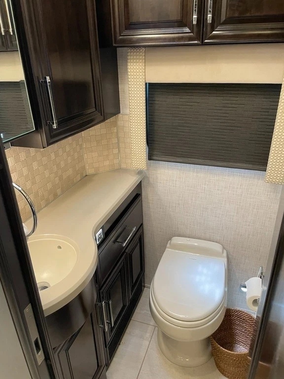 2020 Newmar Mountain Aire 4543 Class A - Image 13