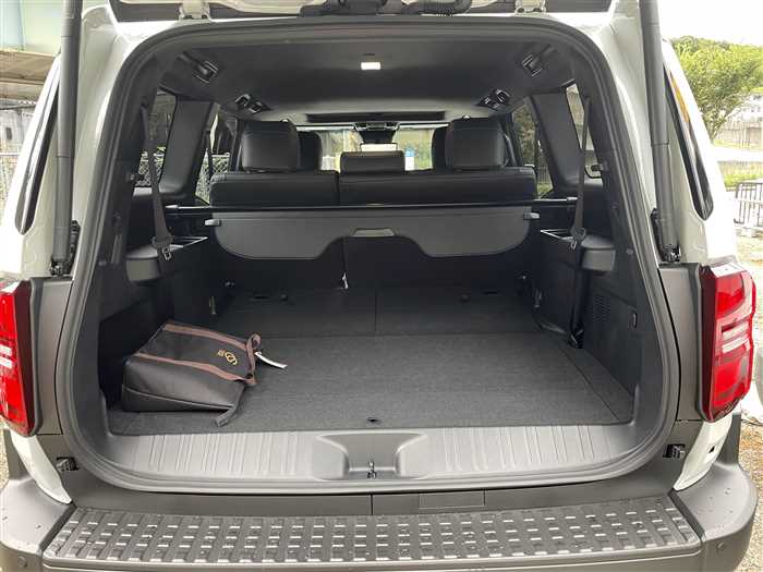 2024 Toyota Land Cruiser  250 VX / ALL LEATHER / SUN ROOF - Image 18