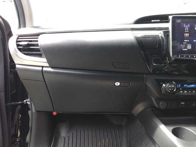 2023 Toyota Hilux Truck - Image 15