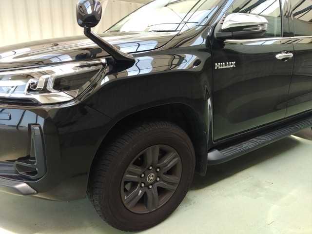 2023 Toyota Hilux Truck - Image 9