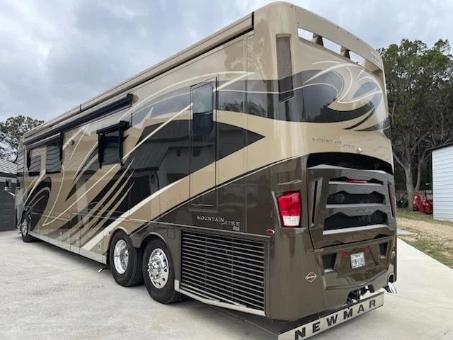 2020 Newmar Mountain Aire 4543 Class A - Image 5