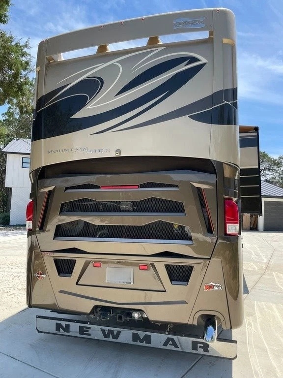 2020 Newmar Mountain Aire 4543 Class A - Image 6