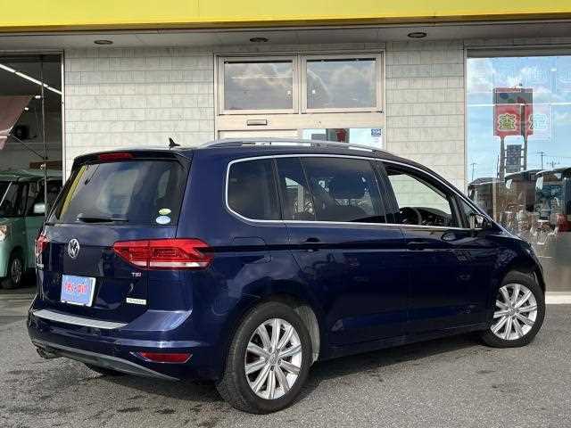 2016 Volkswagen Golf Touran - Image 16