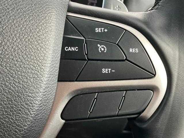 2020 Jeep Grand Cherokee - Image 16