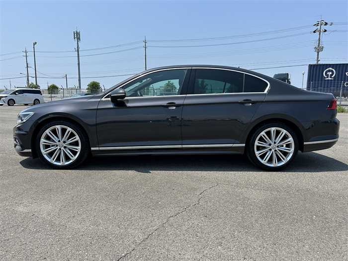 2019 Volkswagen Passat - Image 25