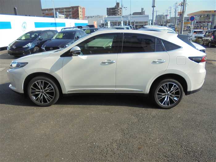 2017 Toyota Harrier - Image 24
