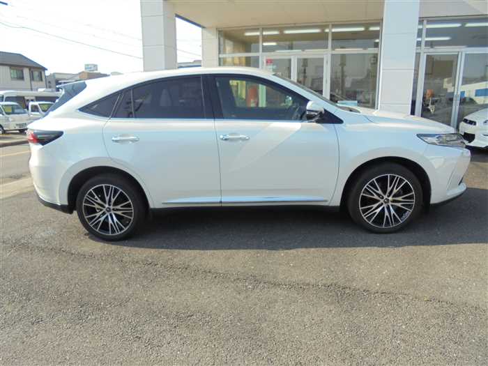 2017 Toyota Harrier - Image 23
