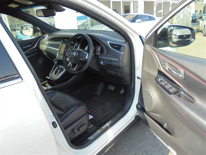 2017 Toyota Harrier - Image 22