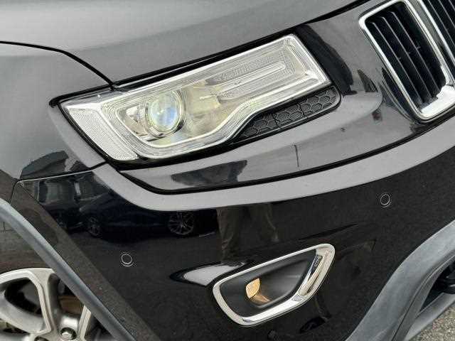 2020 Jeep Grand Cherokee - Image 12