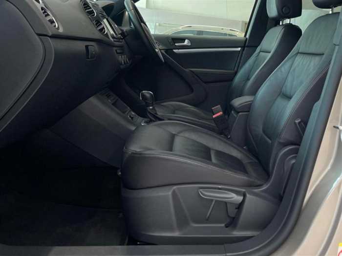 2016 Volkswagen Tiguan - Image 11
