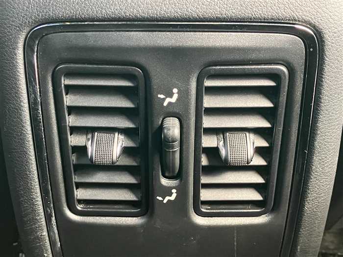 2020 Jeep Grand Cherokee - Image 19