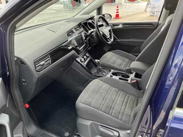2016 Volkswagen Golf Touran - Image 5