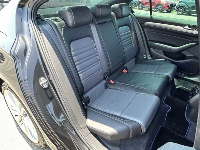 2019 Volkswagen Passat - Image 19