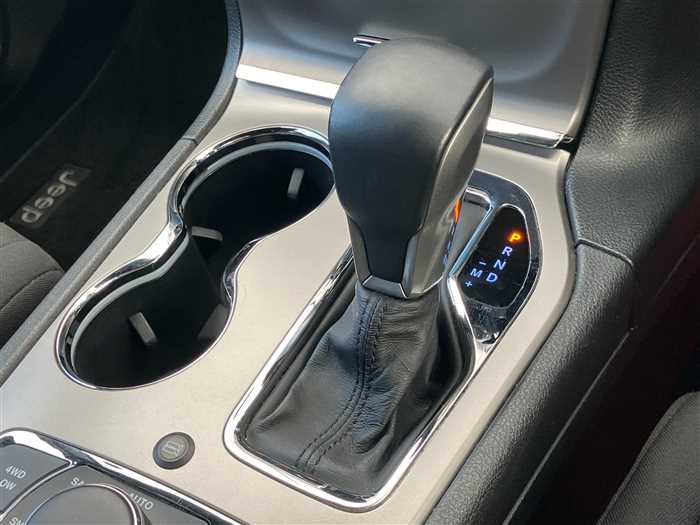 2020 Jeep Grand Cherokee - Image 18