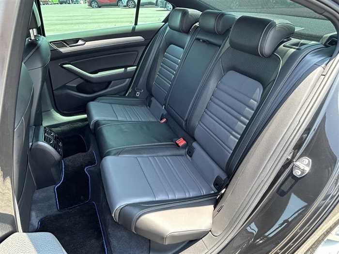2019 Volkswagen Passat - Image 18