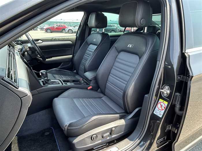 2019 Volkswagen Passat - Image 17