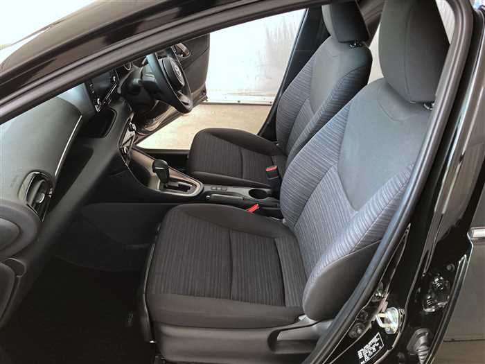 2023 Toyota Yaris - Image 12