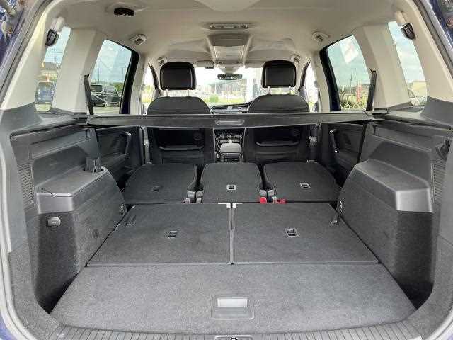 2016 Volkswagen Golf Touran - Image 2