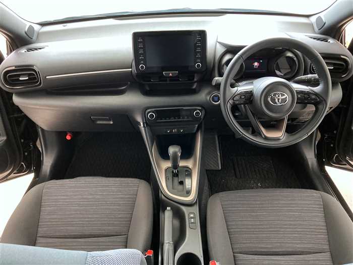 2023 Toyota Yaris - Image 11