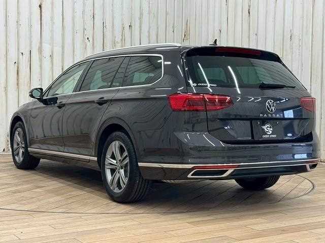 2023 Volkswagen Passat Variant - Image 5