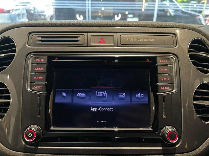 2016 Volkswagen Tiguan - Image 5