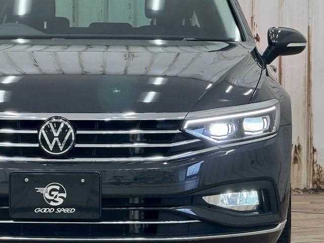 2023 Volkswagen Passat Variant - Image 4