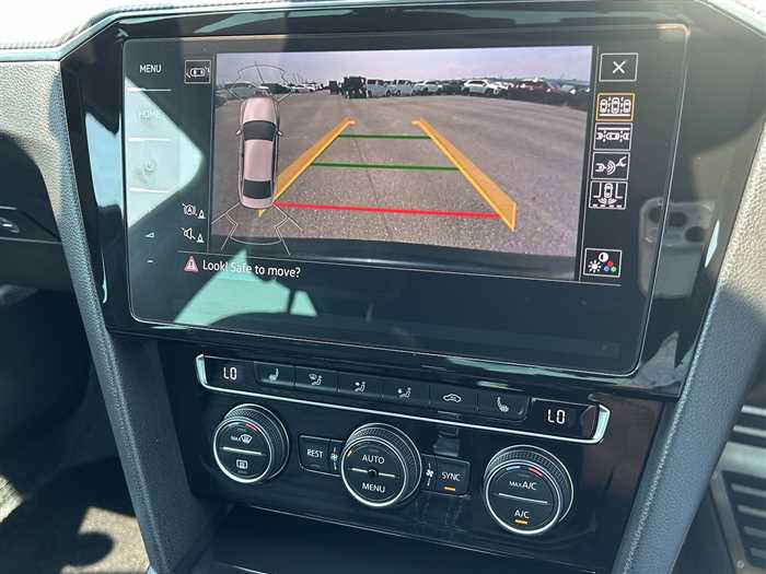 2019 Volkswagen Passat - Image 13