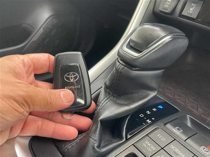 2020 Toyota RAV4 - Image 8