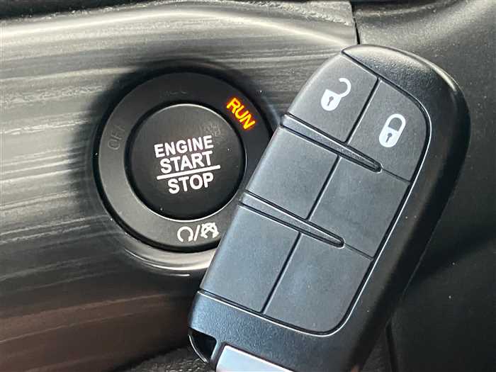 2020 Jeep Grand Cherokee - Image 12