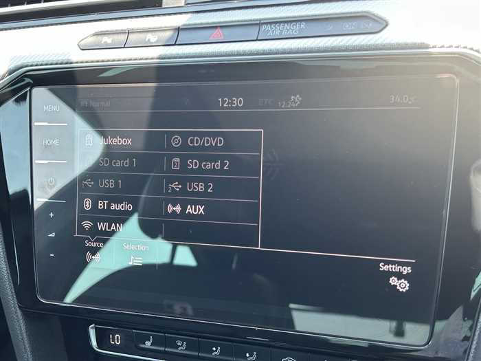 2019 Volkswagen Passat - Image 12