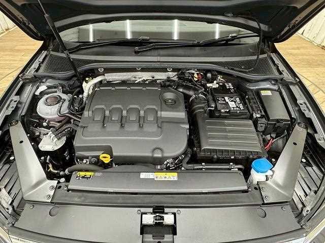 2023 Volkswagen Passat Variant - Image 2