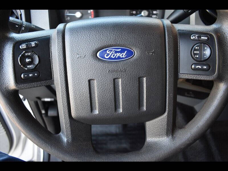 2016 Ford F-250 Super Duty XLT - Image 11