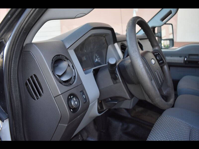 2016 Ford F-250 Super Duty XLT - Image 12