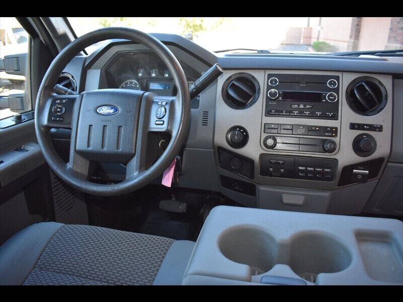 2016 Ford F-250 Super Duty XLT - Image 28
