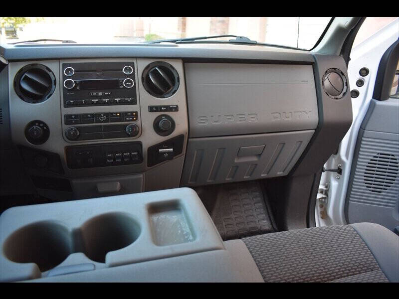 2016 Ford F-250 Super Duty XLT - Image 29