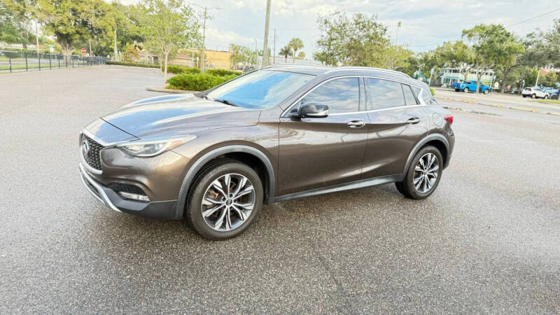 2017 Infiniti QX30 Premium - Image 2