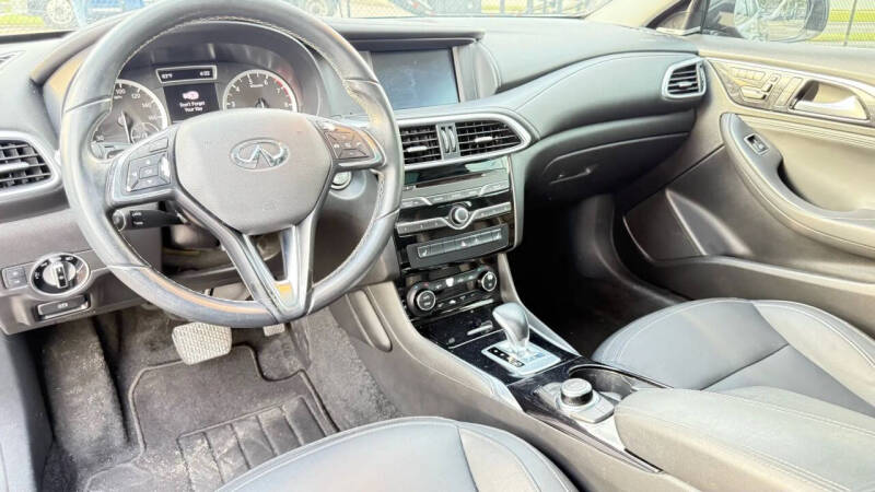 2017 Infiniti QX30 Premium - Image 14