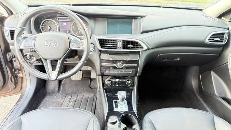 2017 Infiniti QX30 Premium - Image 16