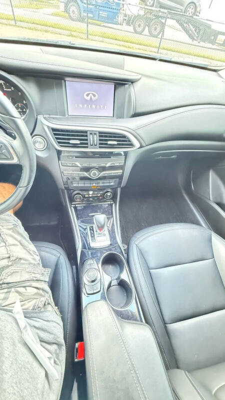 2017 Infiniti QX30 Premium - Image 18