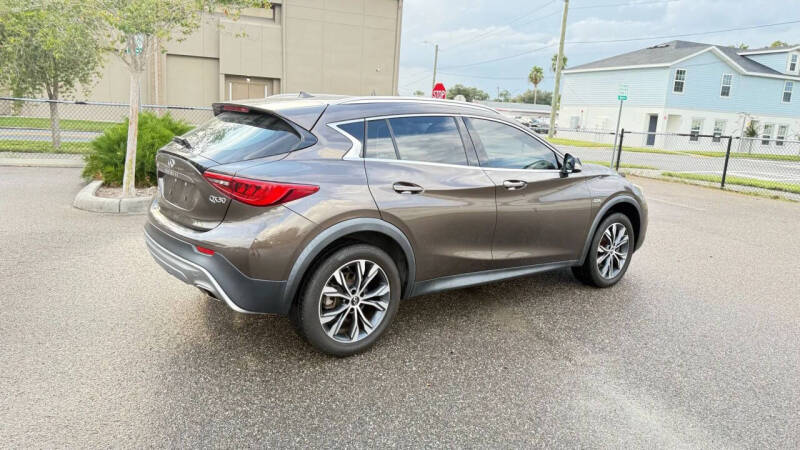 2017 Infiniti QX30 Premium - Image 6