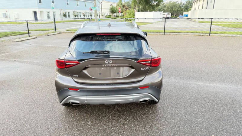 2017 Infiniti QX30 Premium - Image 7