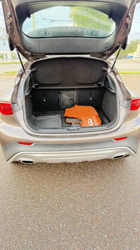 2017 Infiniti QX30 Premium - Image 9