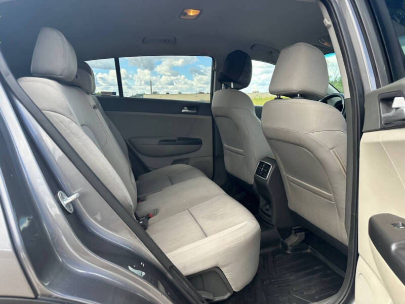 2017 Kia Sportage LX - Image 9