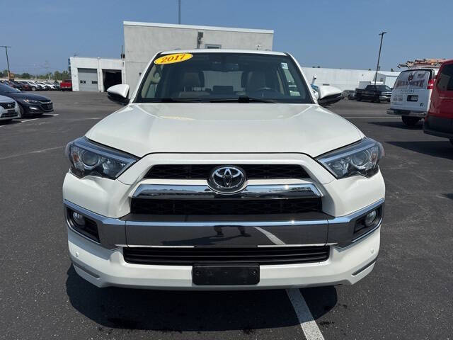 2017 Toyota 4Runner Limited AWD Limited 4dr - Image 2