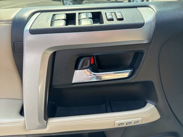 2017 Toyota 4Runner Limited AWD Limited 4dr - Image 11
