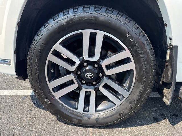 2017 Toyota 4Runner Limited AWD Limited 4dr - Image 9