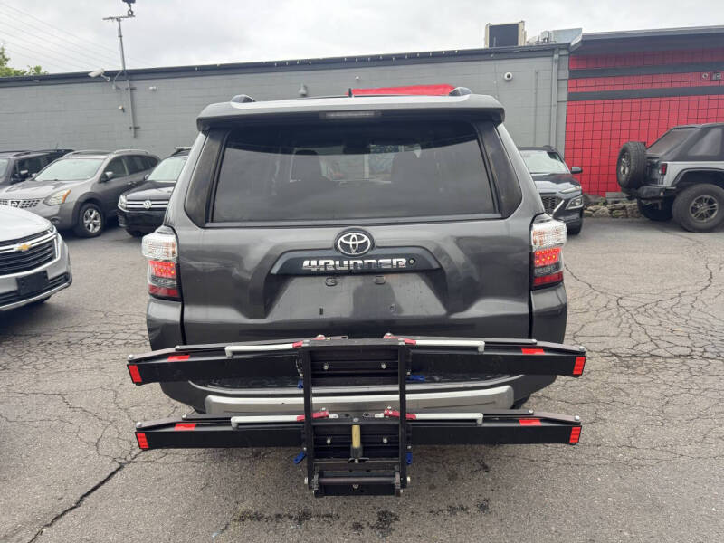 2017 Toyota 4Runner TRD Off-Road 4x4 TRD Off-Road 4dr SUV - Image 31