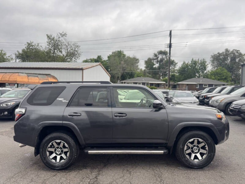 2017 Toyota 4Runner TRD Off-Road 4x4 TRD Off-Road 4dr SUV - Image 8
